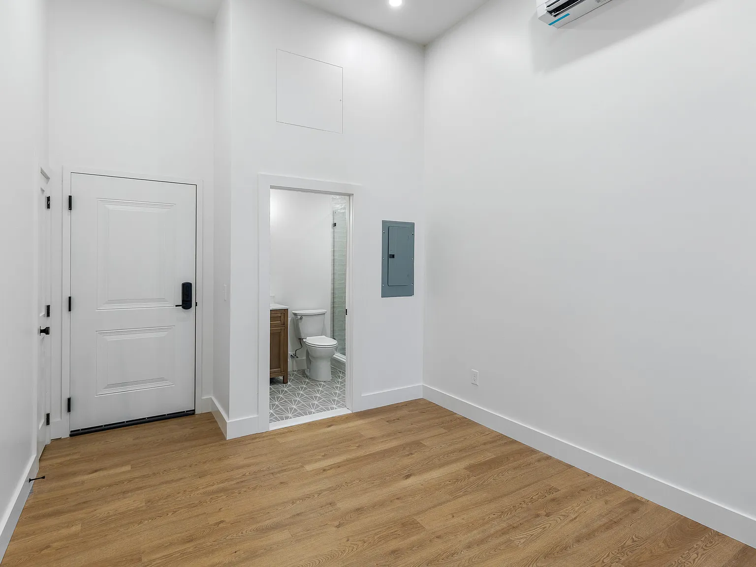 1 bed, 386 sqft, $2,200 — Photo 4