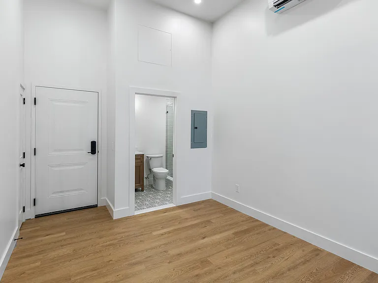 99 Richmond St #204 — Photo 4