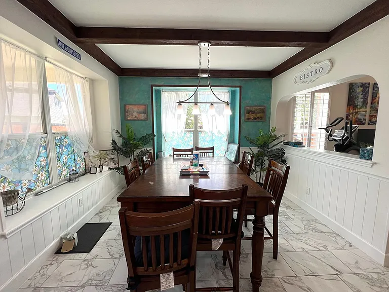 2106 Huxley Ln — Photo 8