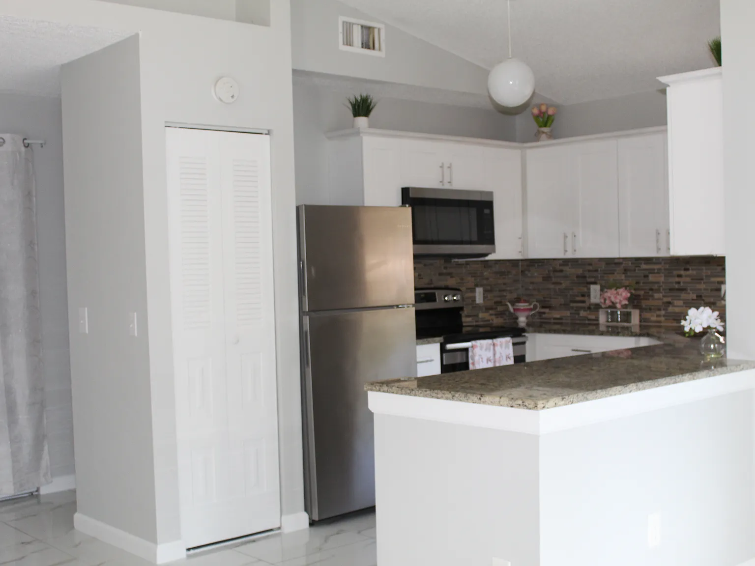 2 bed, 1005 sqft, $1,795 — Photo 4