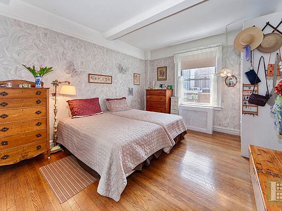 4th image of 345 W 55th St APT 9B