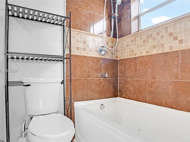 7925 Carlyle Ave #403 — Photo 14