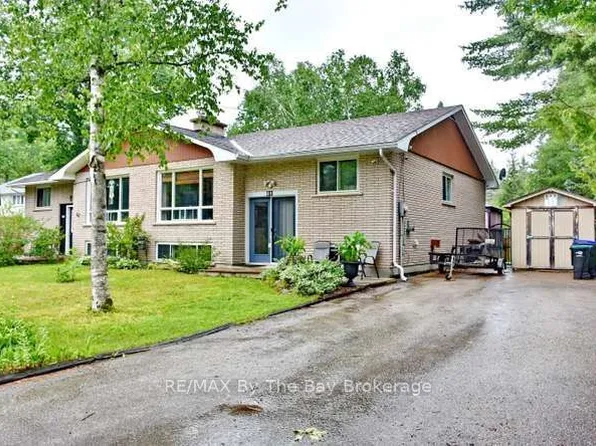 60 53rd St S, Wasaga Beach, ON L9Z 1W8