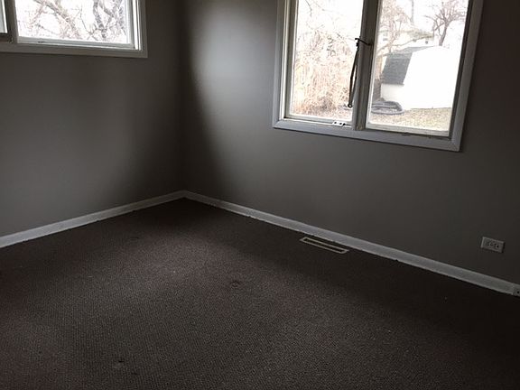 4th image of 915 Arnold Ave