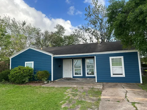 430 E 1st St, Deer Park, TX 77536