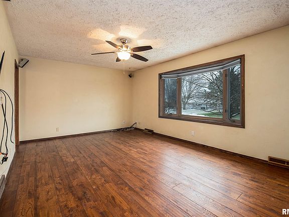 3rd image of 2927 117th Ave W