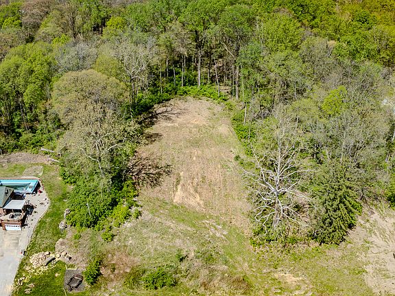 2nd image of 1868 N River Rd