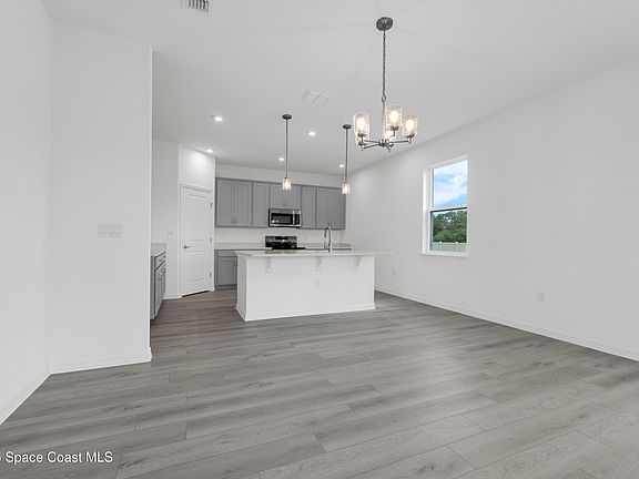 4th image of 3210 Viridian Cir