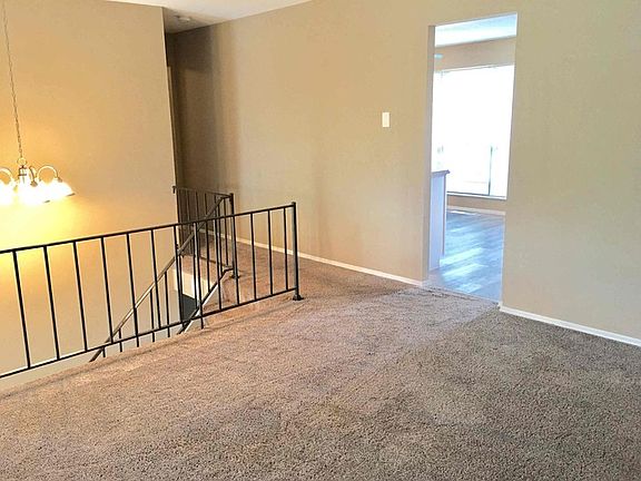 5th image of 2210 Montagne Dr