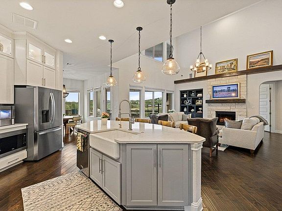 4th image of 215 Lodestone Ln