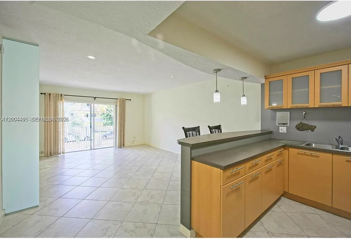 Building Photo - 7401 SW 82nd St #207S