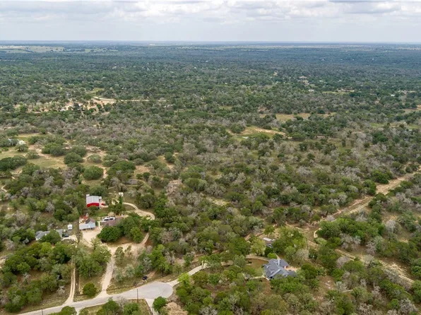 227 Encino Dr, Floresville, TX 78114