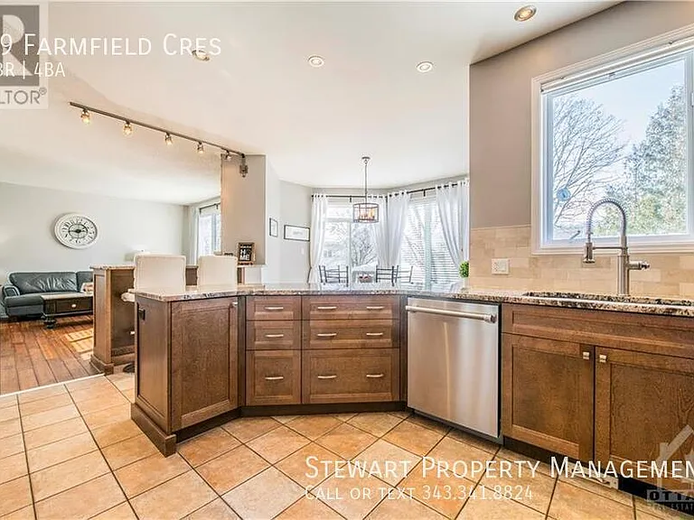 19 Farmfield Cres — Photo 8