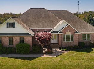 102 Bogey Ln, Makanda, IL 62958