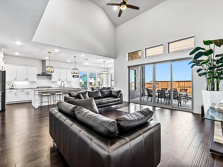 1730 Caruth Dr — Photo 13