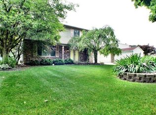 1153 Meadowview Dr, Waterford, MI 48327