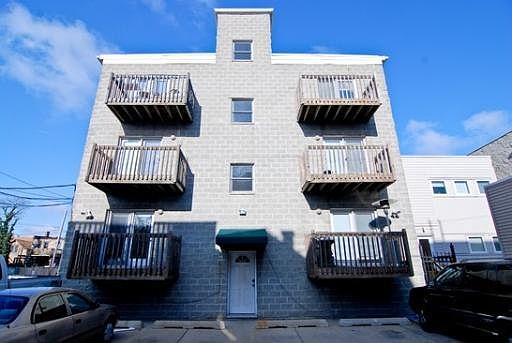 4th image of 1535 W Pearson St #1W