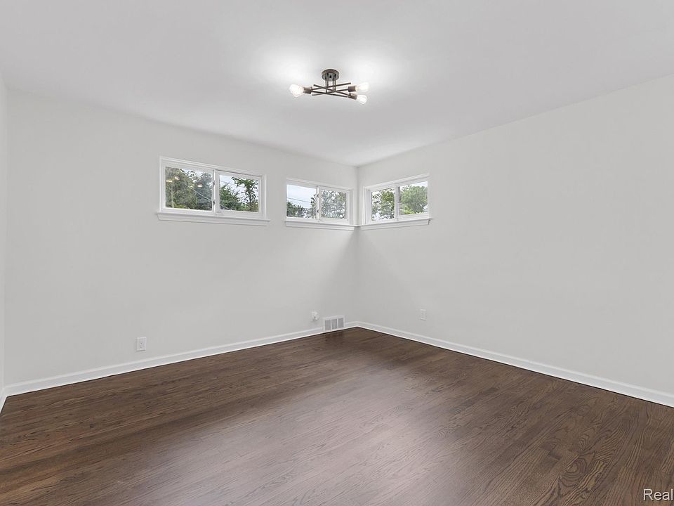 22121 Whitmore Ave, photo 20