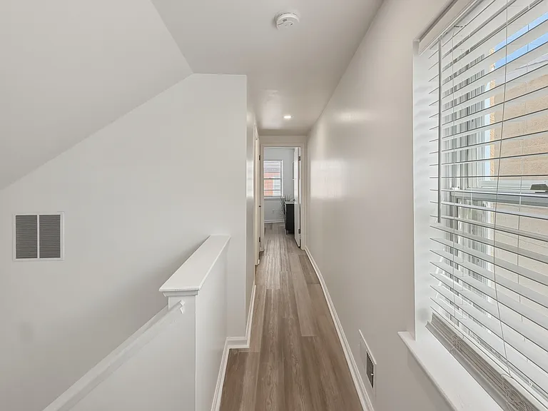 916 Bevan St — Photo 3