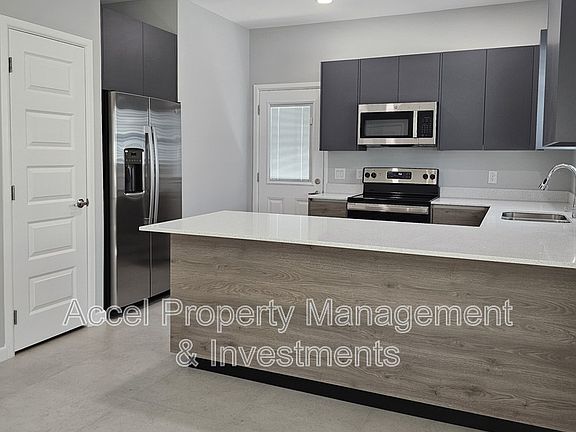3rd image of 816 N Abbey Ave #4