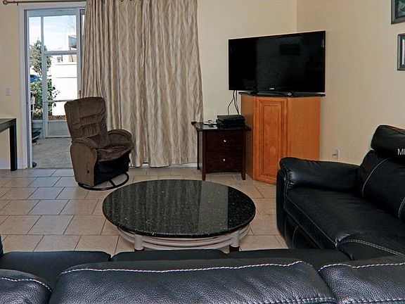 3rd image of 601 Fairmont Pl