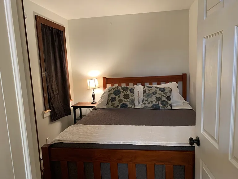 216 University Ave — Photo 32