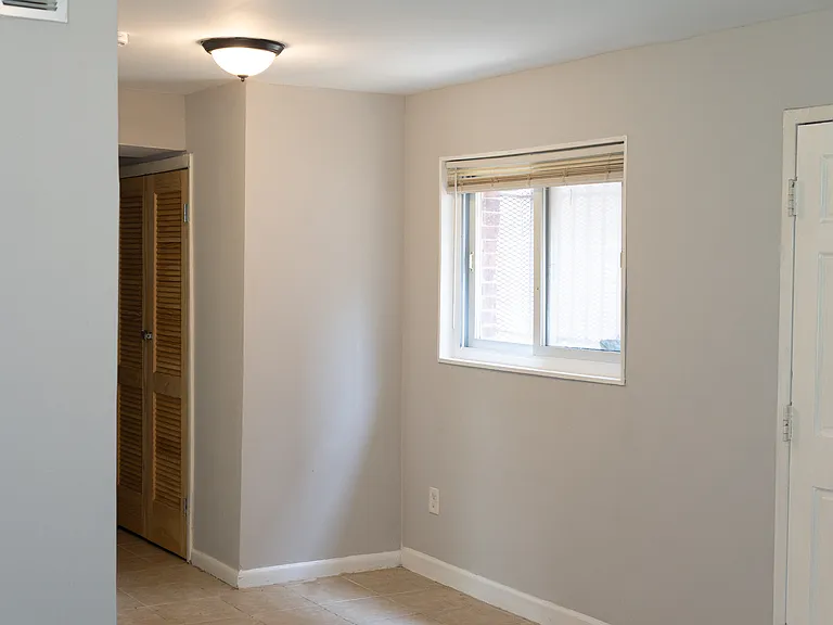 341 54th St NE #B — Photo 2