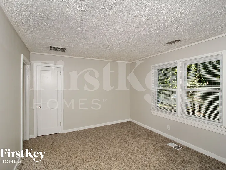 1800 Oakmont Dr NW — Photo 6