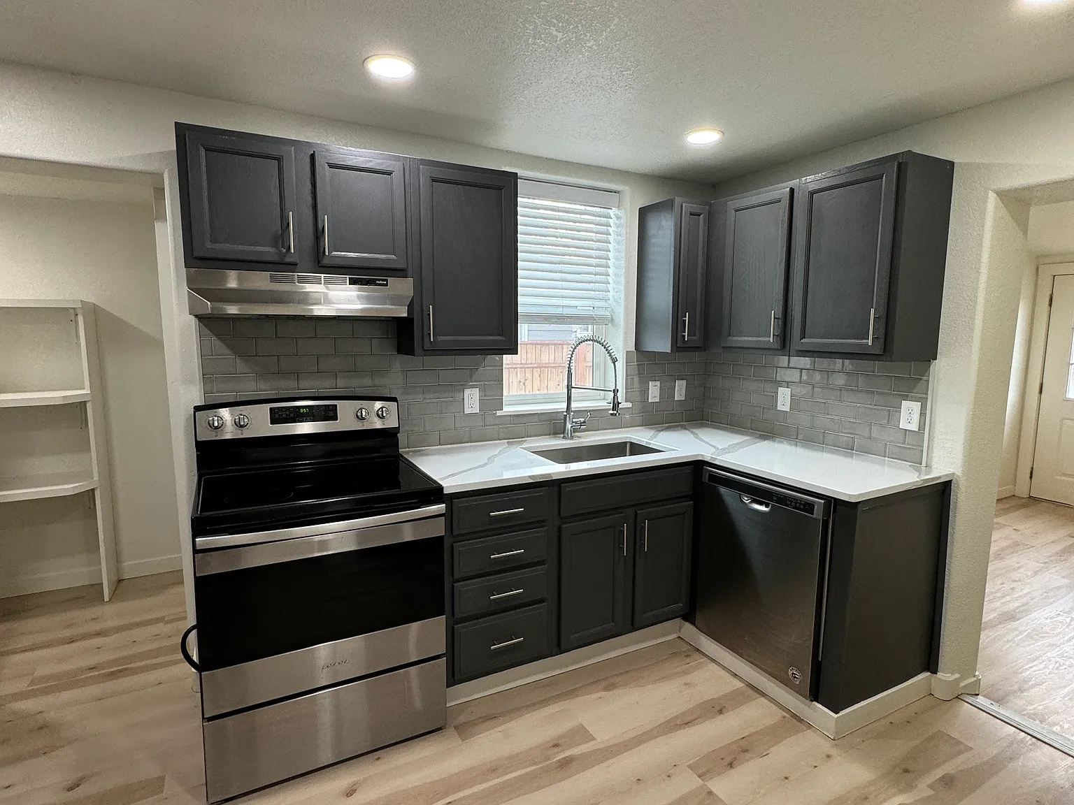 4 bed, 2051 sqft, $1,925 — Photo 4