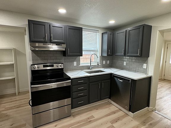 4th image of 805 N 2nd St