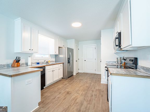 5th image of 648 Walnut Dr