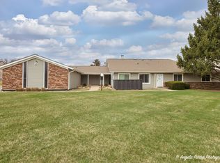 601 Devonshire Ct APT D, McHenry, IL 60050
