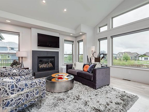 4th image of 2422 Andalusian Dr