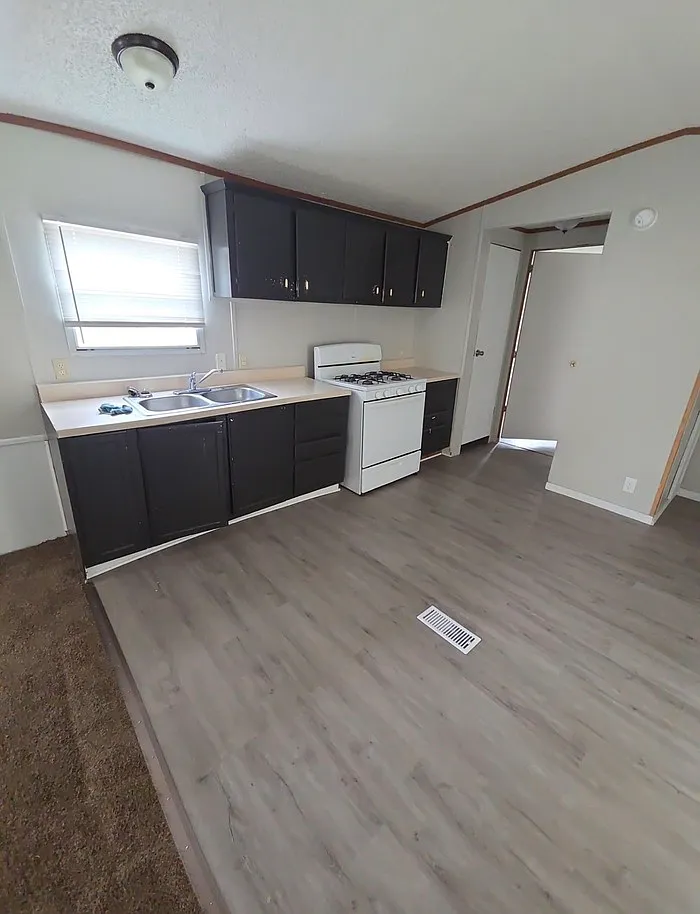 3 bed, 2.0 bath, $25,000 — Photo 2
