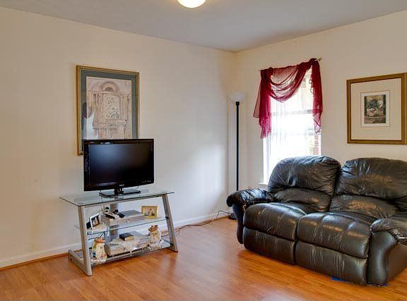 5th image of 51 Easthampton Ct