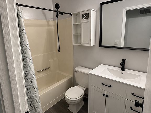 3rd image of 183 Kunze Dr