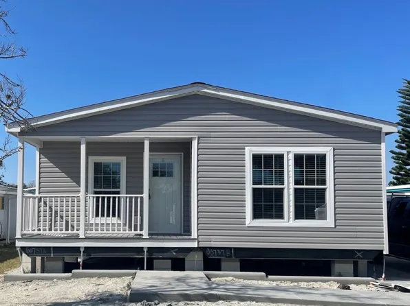 12 Las Palmas Dr, Edgewater, FL 32132