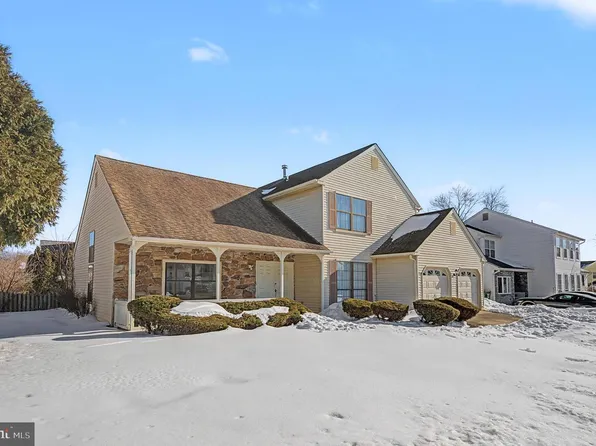 2349 New Market Sq S, Bensalem, PA 19020