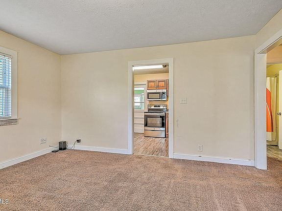 3rd image of 815 Harding Ave
