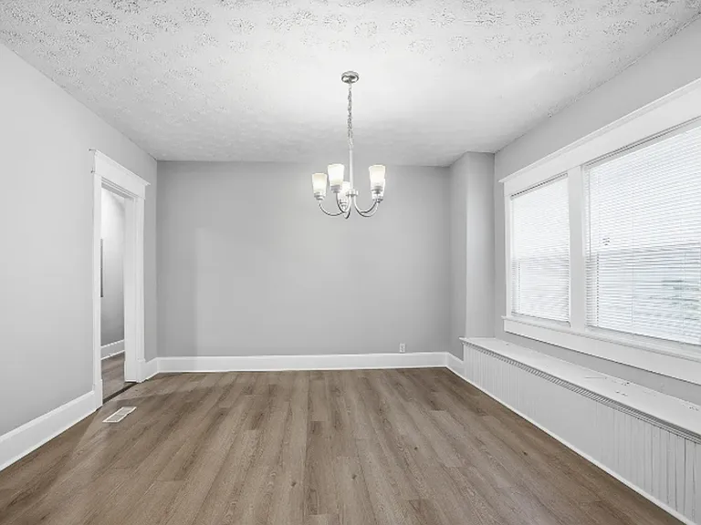 931 N Oakland Ave — Photo 10