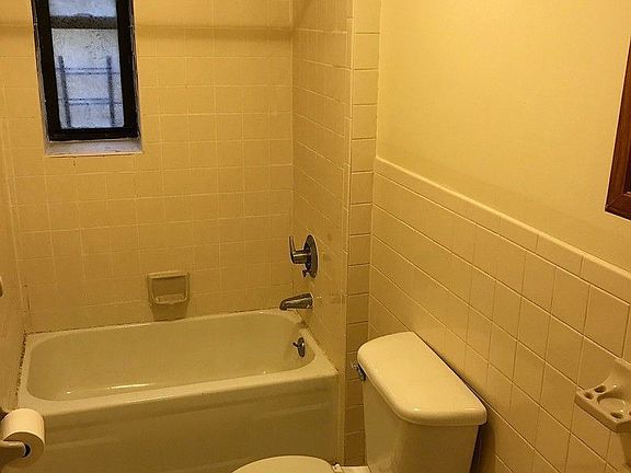 4th image of 3169 33rd St APT 1