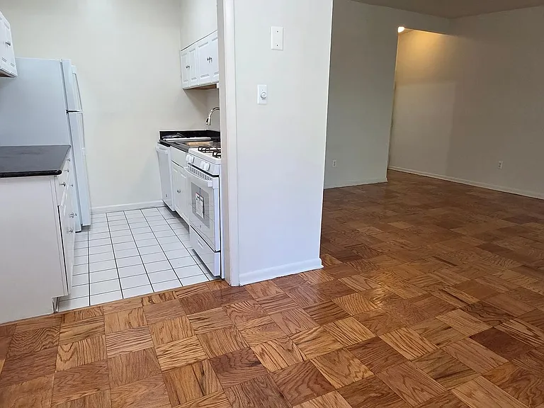 10424 Rockville Pike #402 — Photo 12