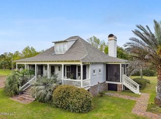 400 Merritt St, Waveland, MS 39576