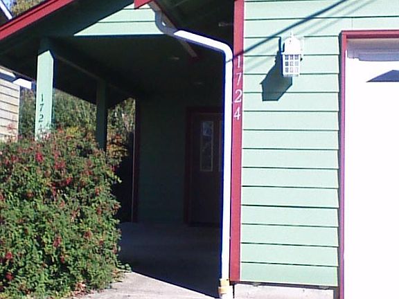 3rd image of 1724 10th Ave SE
