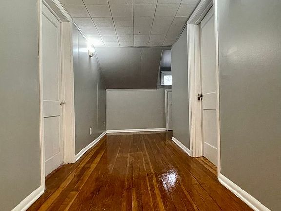 4th image of 1041 5th St E
