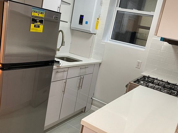 3rd image of 119 Ludlow St #3R
