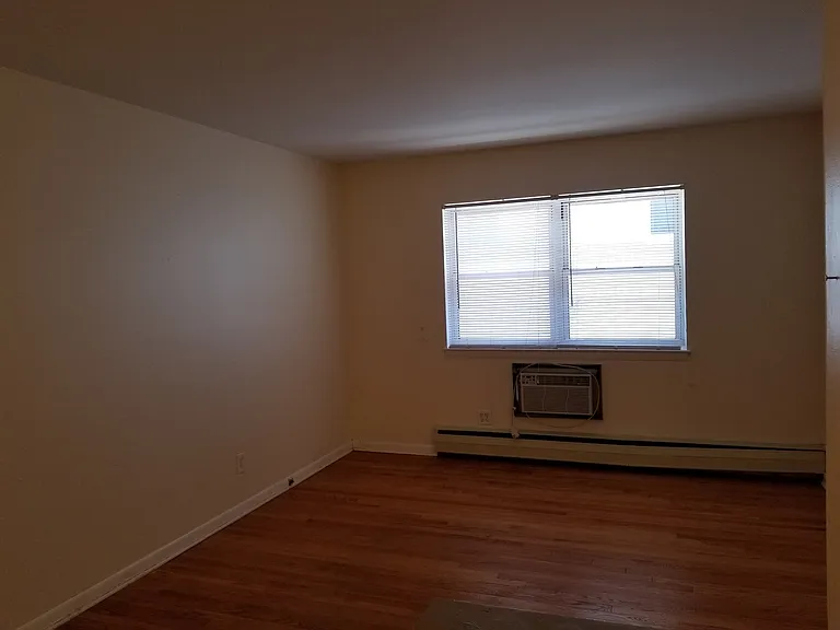 1579 N Farwell Ave — Photo 4