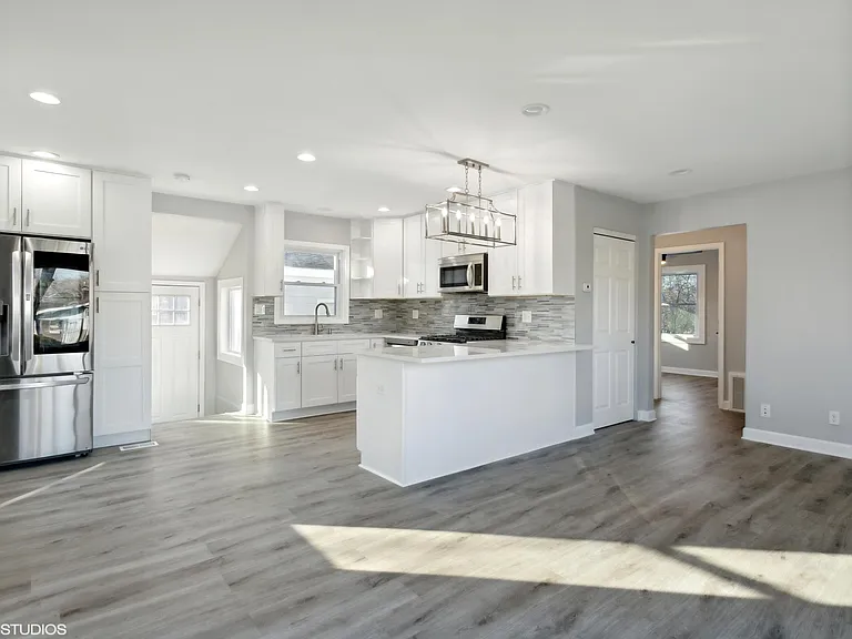 810 S Jackson St — Photo 4