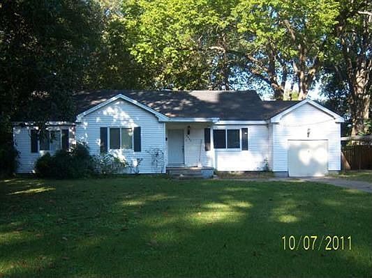 2nd image of 1809 N McGuire Ave