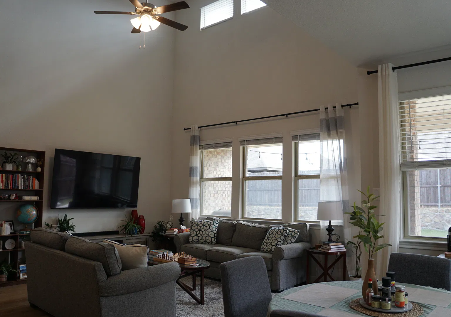 4 bed, 2192 sqft, $2,250 — Photo 3